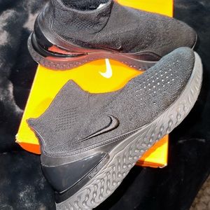 Nike Rise React Flyknit Triple black 8.5